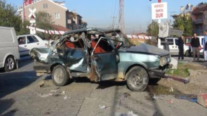 Uşak'ta Aceleci S&uuml;r&uuml;c&uuml;ye Tren &Ccedil;arptı