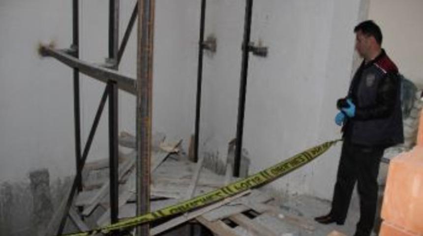 16 Yaşındaki &Ccedil;ocuk İş&ccedil;i Asans&ouml;r Boşluğuna D&uuml;şt&uuml;