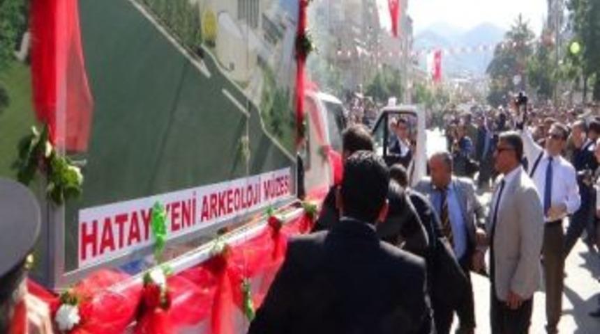 Kutlama T&ouml;reninde Balonlar Patladı: 6 Kadın Yaralandı