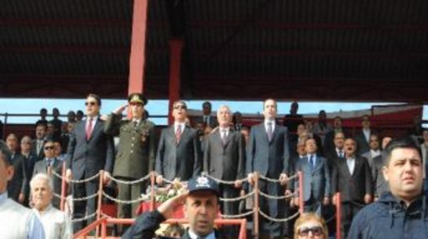 &Ouml;demiş Sara&ccedil;oğlu Stadın'da &ldquo;cumhuriyet" Coşkusu