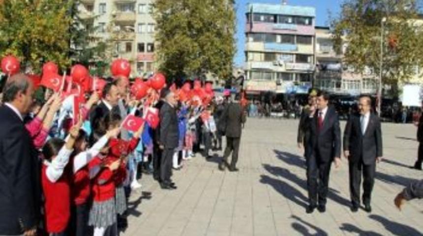 Cumhuriyetin 90 Yılı Trabzon'da &Ccedil;oşkuyla Kutlandı.