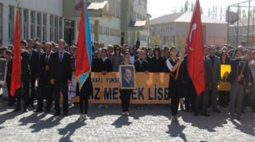 Y&uuml;ksekova&rsquo;da Renkli 29 Ekim Kutlamaları