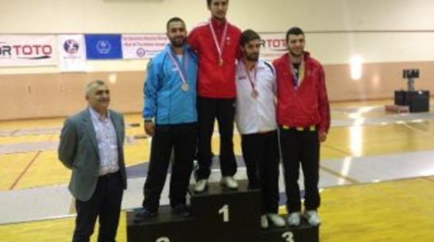 Kocaelili Eskrimcilerden İki G&uuml;m&uuml;ş Madalya