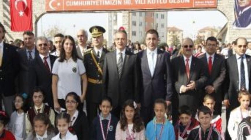 Gebze'de Cumhuriyet &Ccedil;oşkuyla Kutlandı