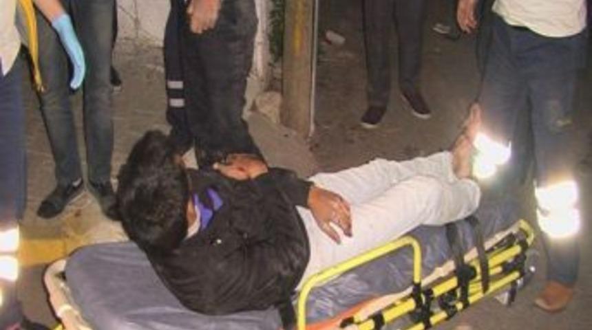 &Ccedil;&ouml;p Kamyonuyla Motosiklet &Ccedil;arpıştı: 2 Yaralı