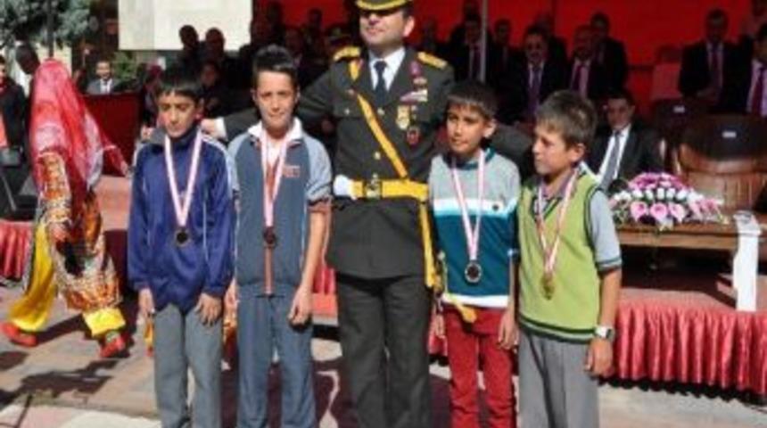 Sorgun&rsquo;da Cumhuriyetin Kuruluşnun 90. Yıl D&ouml;n&uuml;m&uuml; T&ouml;renle Kutlandı