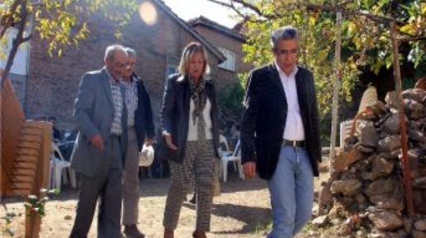 Chp Efeler Aday Adarı G&uuml;m&uuml;ş, Terziler K&ouml;y&uuml;n&uuml; Ziyaret Etti