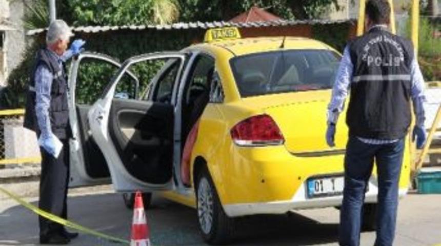 Taksici otomobilinde &ouml;l&uuml; bulundu