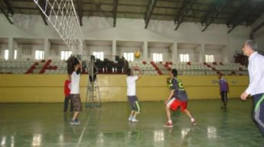 Y&uuml;ksekova&rsquo;da &lsquo;cumhuriyet&rsquo; Voleybol Turnuvası