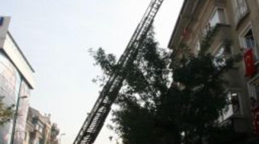 Cumhuriyet Bayramında İntihara Kalkışan Şahsa Lin&ccedil; Girişimi