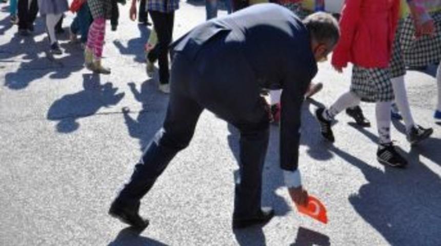 Dursunbey Kaymakamının Bayrak Hassasiyeti