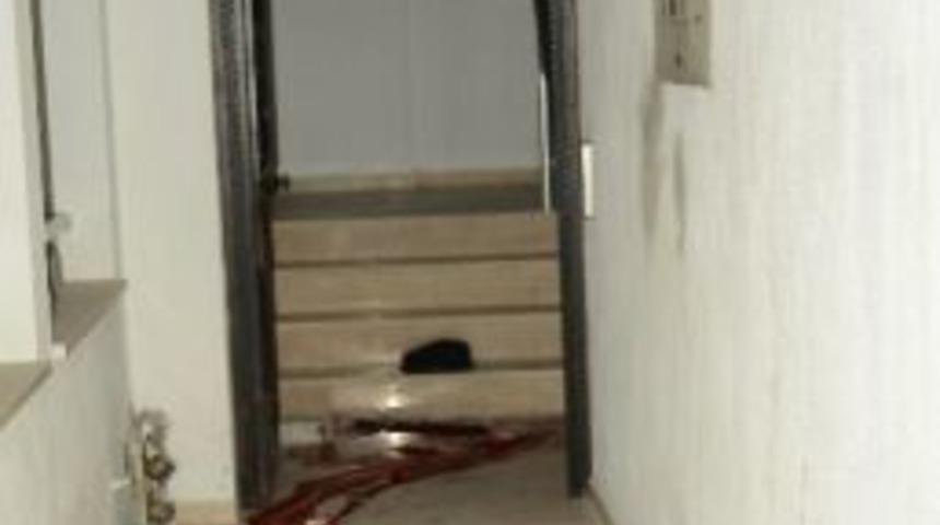 Misafirlerini Uğurladıktan Sonra Kapıda Vuruldu