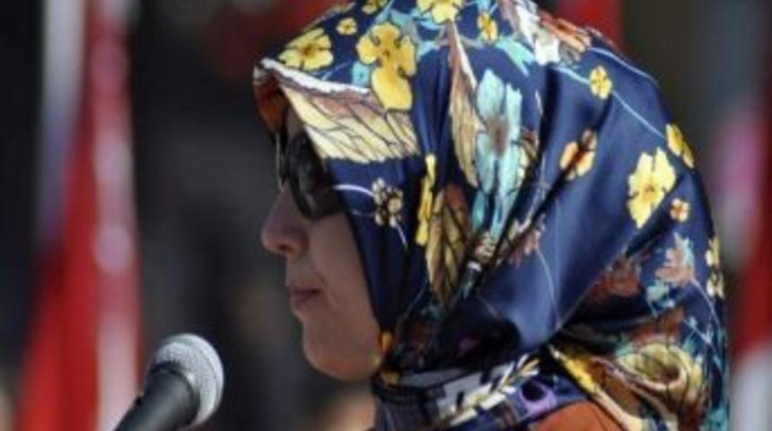 T&ouml;renin Sunuculuğunu Baş&ouml;rt&uuml;l&uuml; &Ouml;ğretmen Yaptı