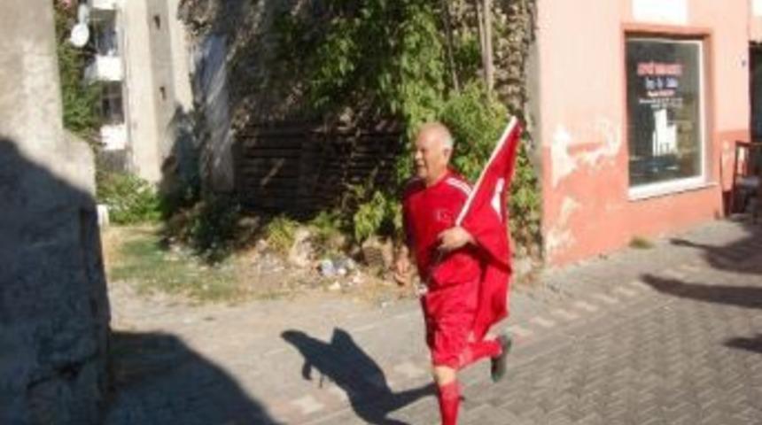 74'l&uuml;k Balkan Şampiyonu Cumhuriyet İ&ccedil;in Koştu