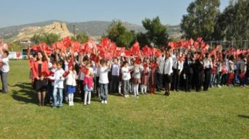 Fo&ccedil;a'da 90. Yıl Cumhuriyet Bayramı Coşkusu