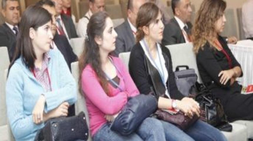 Amerikalılar Ve Kanadalılar Bu Sempozyumun Peşinde