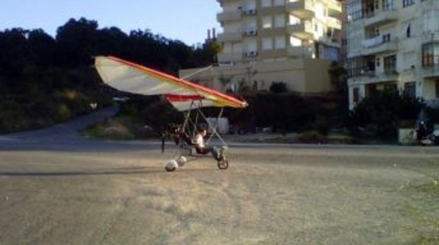 Alanya'da Paraş&uuml;t Komedisi