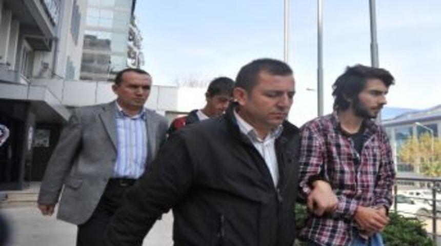 Bursa&rsquo;da &lsquo;sahte Savcı Ve Polis&rsquo; Su&ccedil;&uuml;st&uuml; Yakalandı