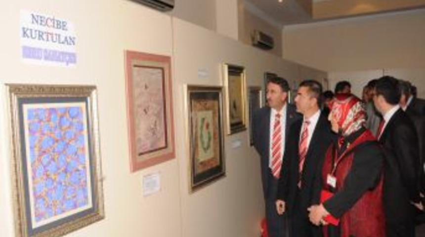 Uğur B&ouml;cekleri&rsquo;nden &lsquo;Cumhuriyet&rsquo; Sergisi