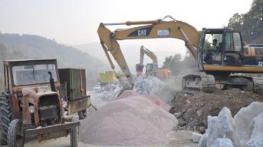 Oylat Yolu Genişletme &Ccedil;alışmaları Tam Gaz