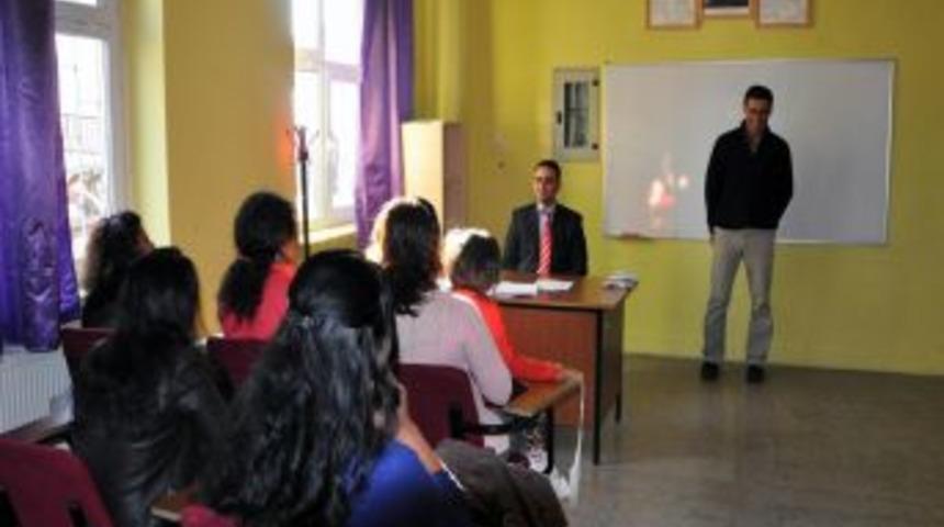 Kaymakam &Ouml;zkan, Girişimcilik Kursu'nu Ziyaret Etti