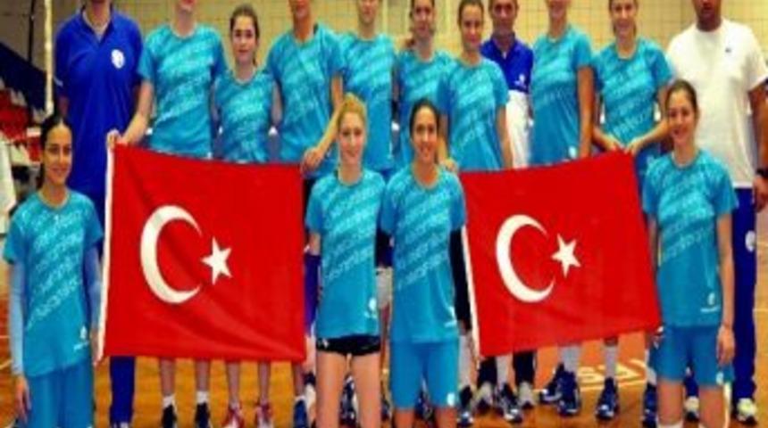 Kuğular Cumhuriyet Bayramını Kutladı