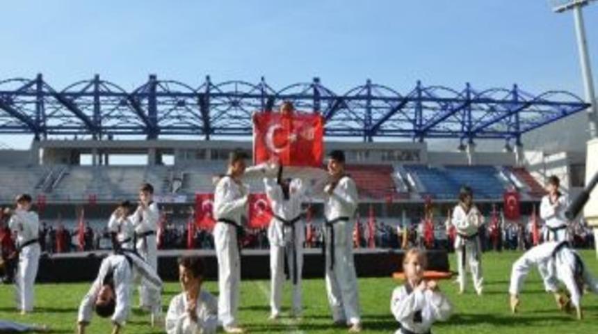 Cumhuriyet Bayramı&rsquo;nın 90. Yıld&ouml;n&uuml;m&uuml; Kutlandı