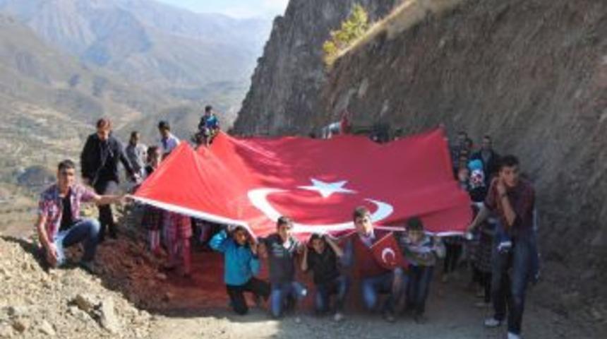 Asker Ve Vatandaş El Ele Goman Tepesi'ne Çıktı