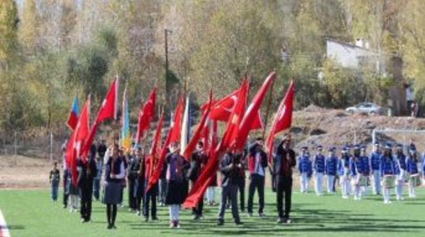 Gevaş&rsquo;ta Cumhuriyet Bayramı Coşkusu