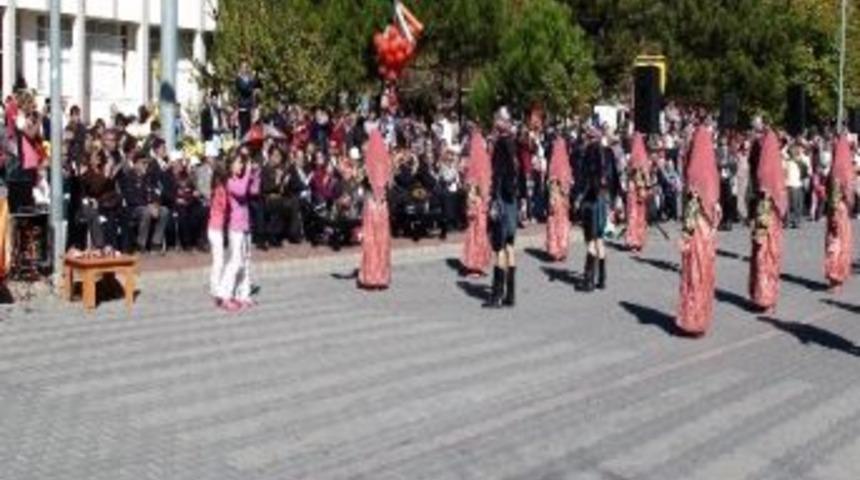 Gediz'de Cumhuriyet&rsquo;in Kuruluşunun 90. Yıld&ouml;n&uuml;m&uuml; T&ouml;renlerle Kutlandı