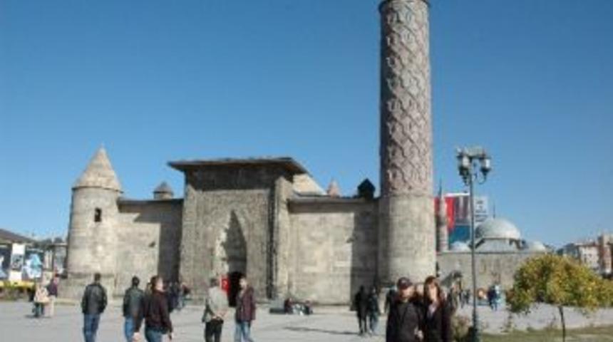 Erzurum'da Yazdan Kalma G&uuml;nler