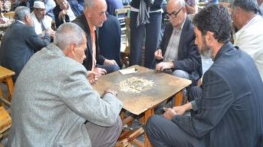 Yaşlıların Domino Keyfi