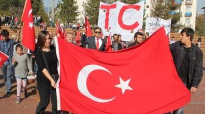 Karab&uuml;k Platformu &Uuml;yeleri Andımızı Okuyarak Bayramı Kutladı