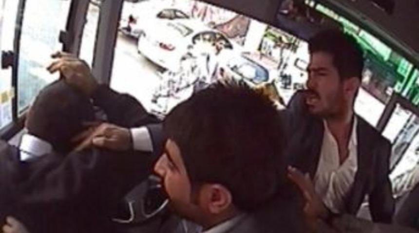 Şanlıurfa'da otob&uuml;s şof&ouml;r&uuml; darp edildi
