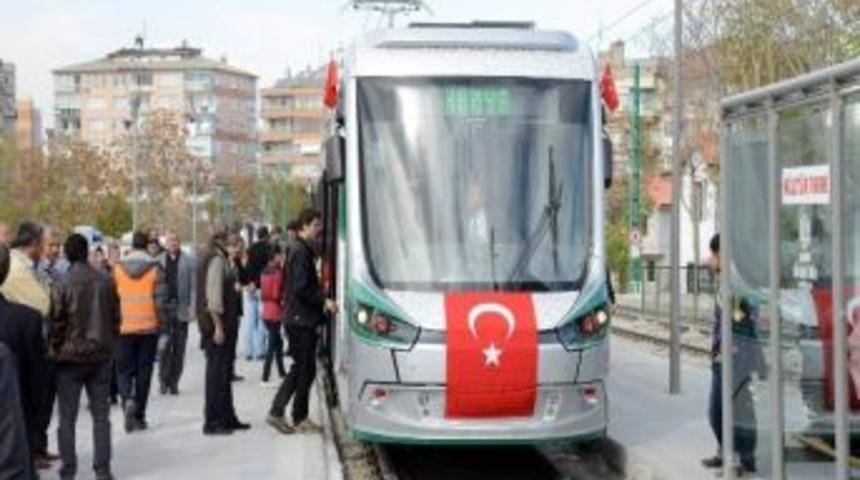 Konya Protokol&uuml; Son Model Tramvayın Deneme S&uuml;r&uuml;ş&uuml;ne Katıldı