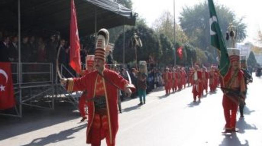 İneg&ouml;l'de 29 Ekim Coşkusu