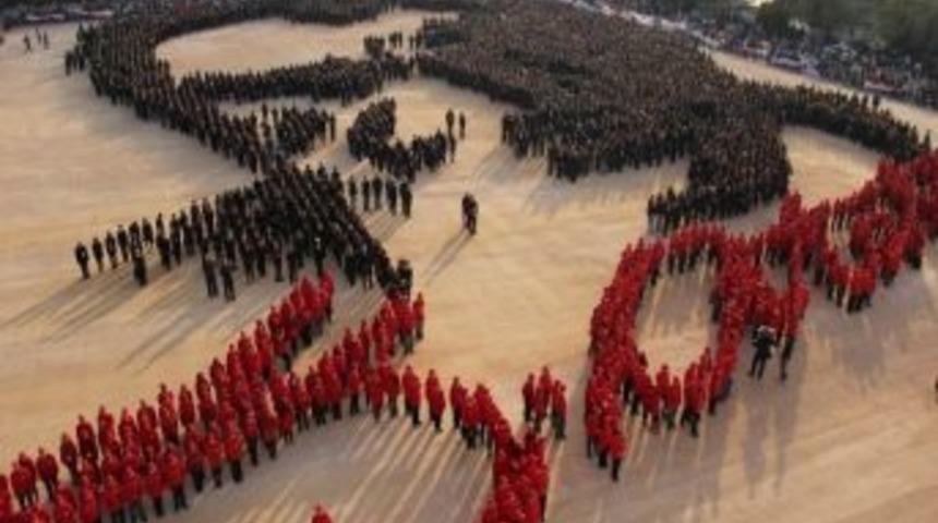 Bursa'da D&uuml;nyanın En B&uuml;y&uuml;k Canlı Atat&uuml;rk Portresi