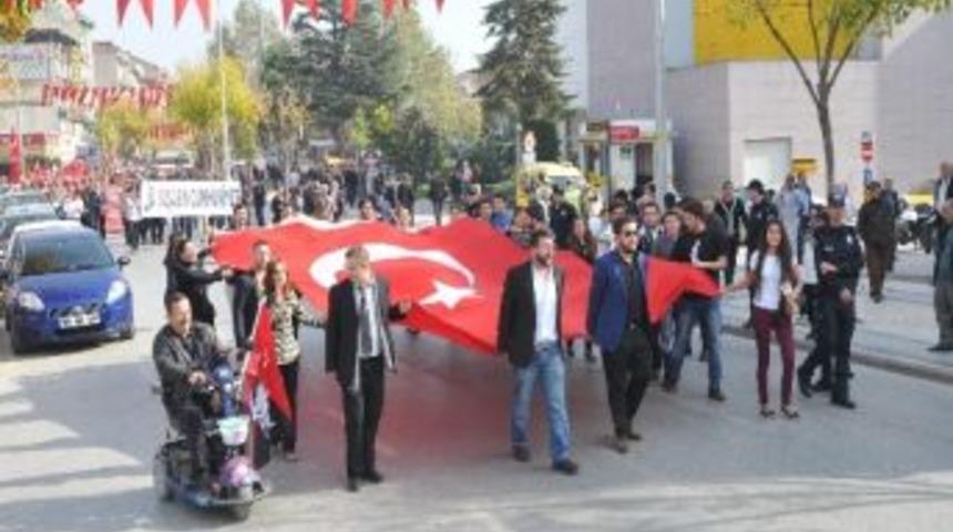 D&uuml;zce'de Cumhuriyet Y&uuml;r&uuml;y&uuml;ş&uuml;