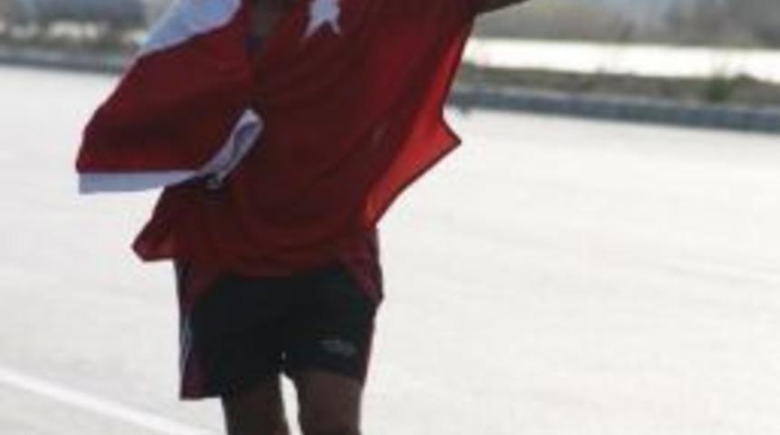 Altınova'dan Ayvalık'a Cumhuriyet İçin Koştu