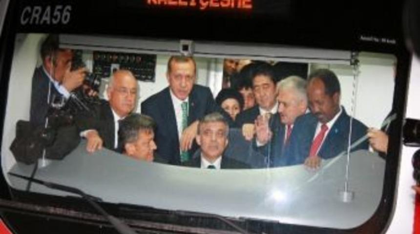 Cumhurbaşkanı G&uuml;l, Makinist Koltuğuna Oturdu