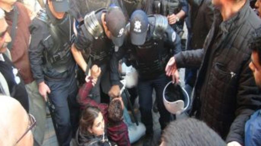 Polis Ile Eylemciler Arasında Gerginlik Yaşandı