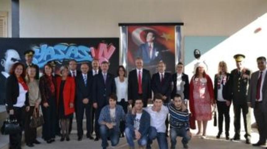 &lsquo;ilmek İlmek Atat&uuml;rk&rsquo;&uuml; İşliyoruz&rsquo; Kanavi&ccedil;e Sergisi A&ccedil;ıldı