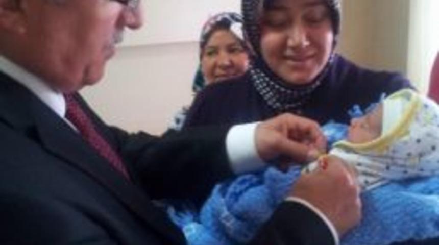 Vali Tuna&rsquo;dan Cumhuriyet Bebeklerine Ziyaret