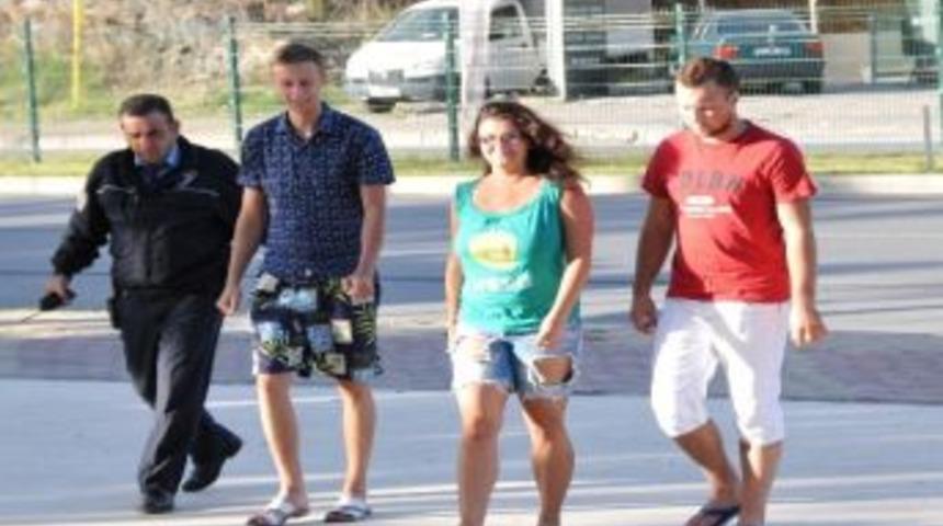 Belaruslu Turistler Cep Telefonu &Ccedil;aldı