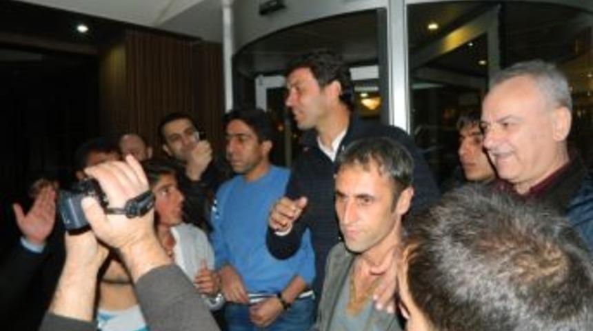 İstanbul B&uuml;y&uuml;kşehir Belediyespor&rsquo;a Tatvan&rsquo;da Coşkulu Karşılama