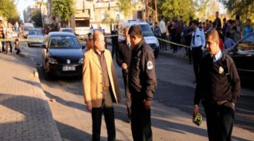 Kendilerini Şikayet Eden Kişiyi Polis Merkezinden &Ccedil;ıkışta Vurdular