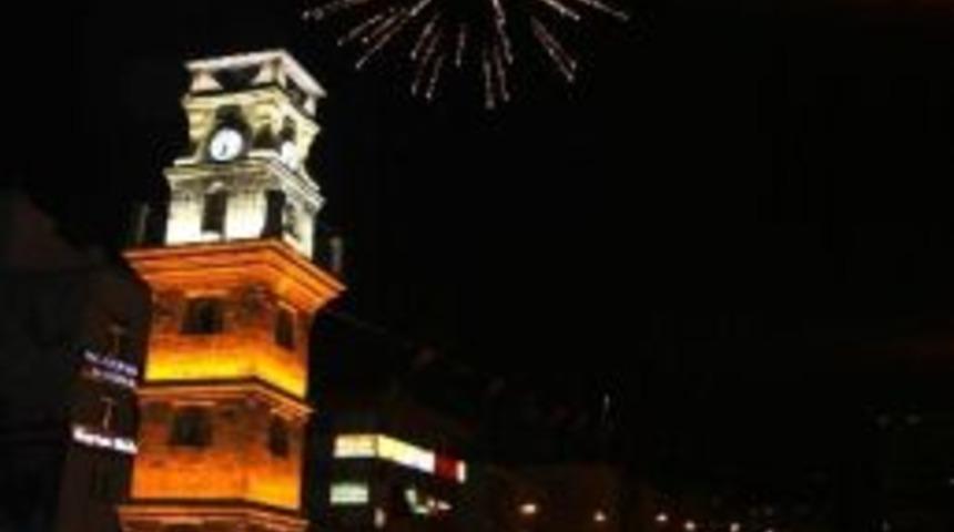 Yozgat'ta Cumhuriyetin 90. Yılı D&ouml;n&uuml;m&uuml; Havai Fişek G&ouml;sterileriyle Kutlandı