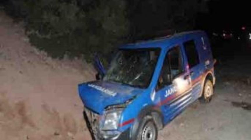 Isparta&rsquo;da jandarma aracı kaza yaptı: 4 yaralı