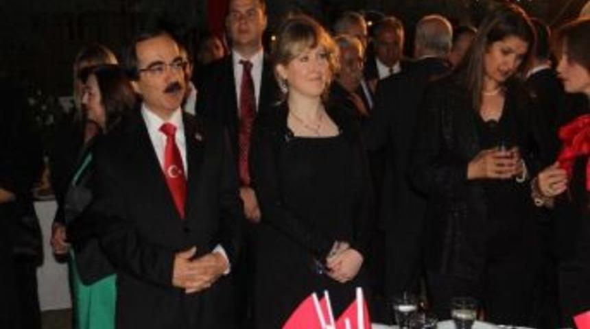 Vali Coş, Cumhuriyet Bayramı Resepsiyonu Verdi