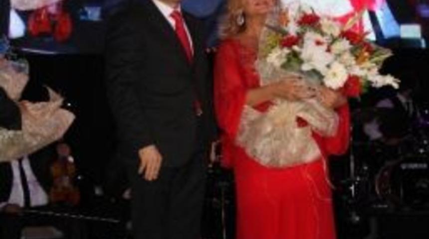 Arena Mega Sibel Can&rsquo;la Yeni Sanat Sezonuna &ldquo;merhaba&rdquo; Dedi